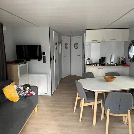 Vindua Marieke - Festlieger Hotel en barco *