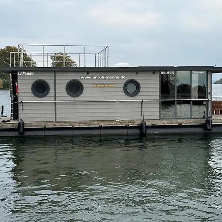 Vindua Marieke - Festlieger Hotel en barco